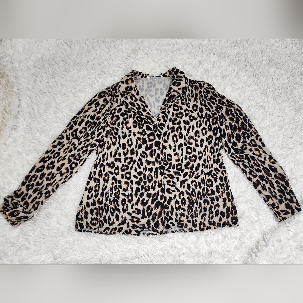 Black and Brown Leopard Print Fitted Button Down Shirt with Notched Collar
